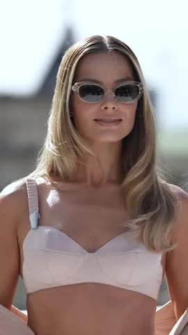 Margot Robbie’s Stylist Accused of Ruining Her Iconic Fashion Image