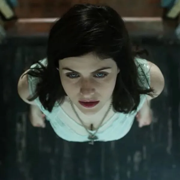 Viewers Get Chills as Alexandra Daddario’s Creepy Witch Role Makes a Shocking Comeback