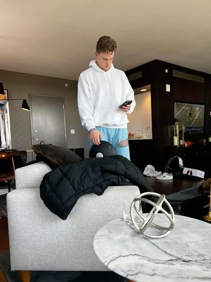 image_68cbac5332254 NFL Fans Shocked: Joe Burrow’s Secret Recovery — And Guess Who’s By His Side!