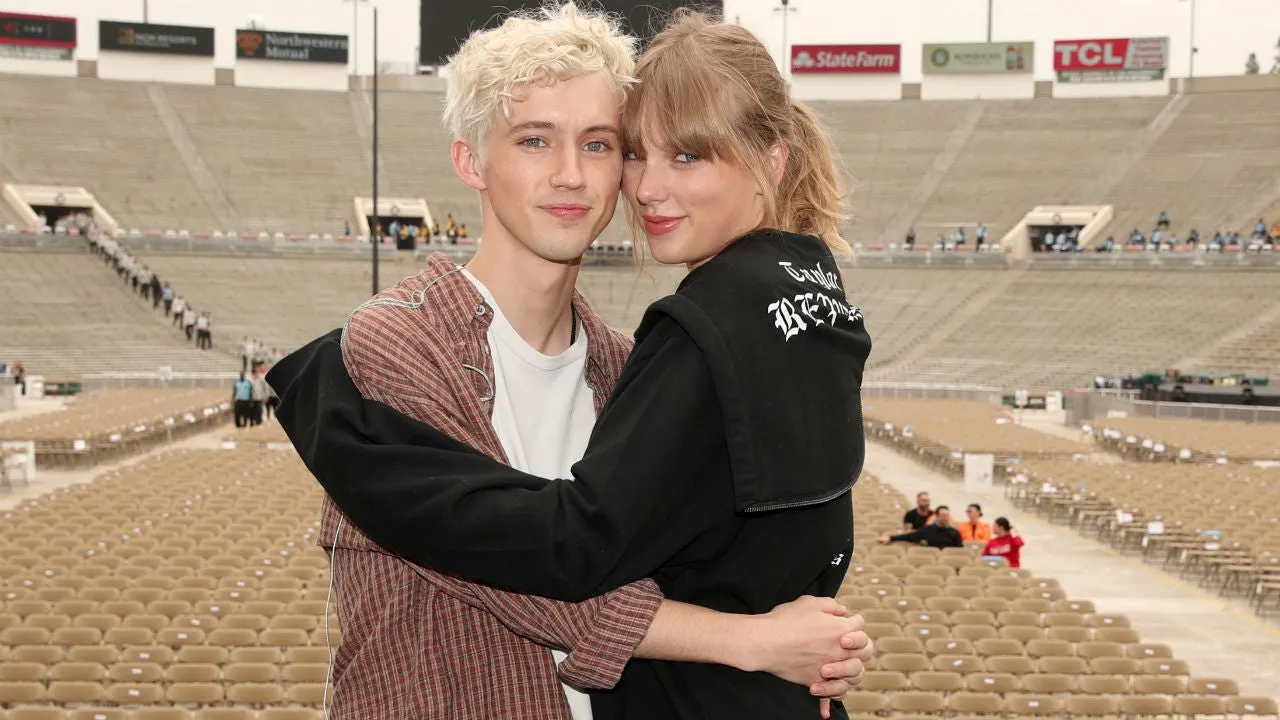 image_68cbc9dfe4c30 Troye Sivan Opens Up About His Admiration for Ariana Grande and Taylor Swift