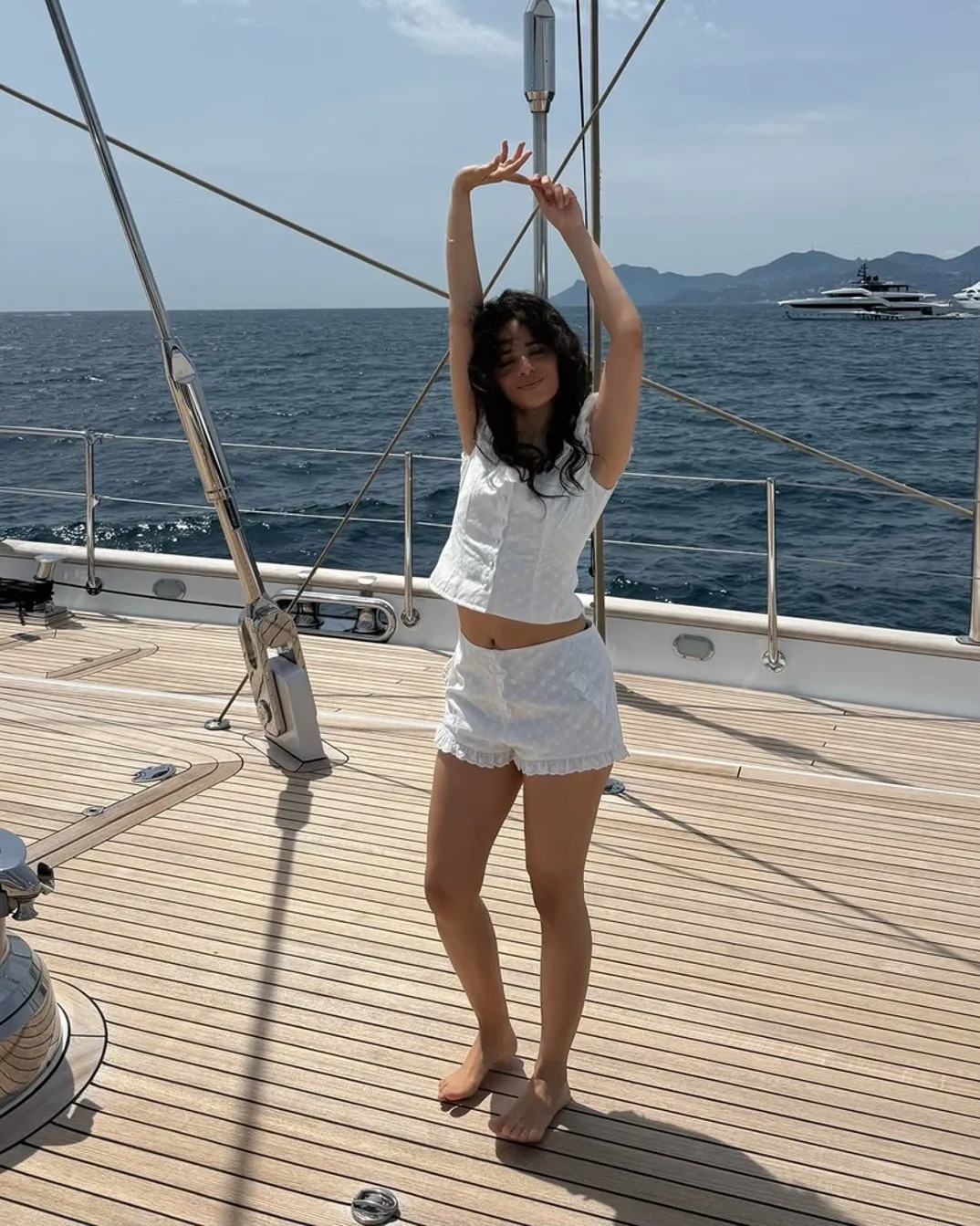 image_68cbcb23103f7 Camila Cabello Shines in Youthful All-White Look Under the Sun