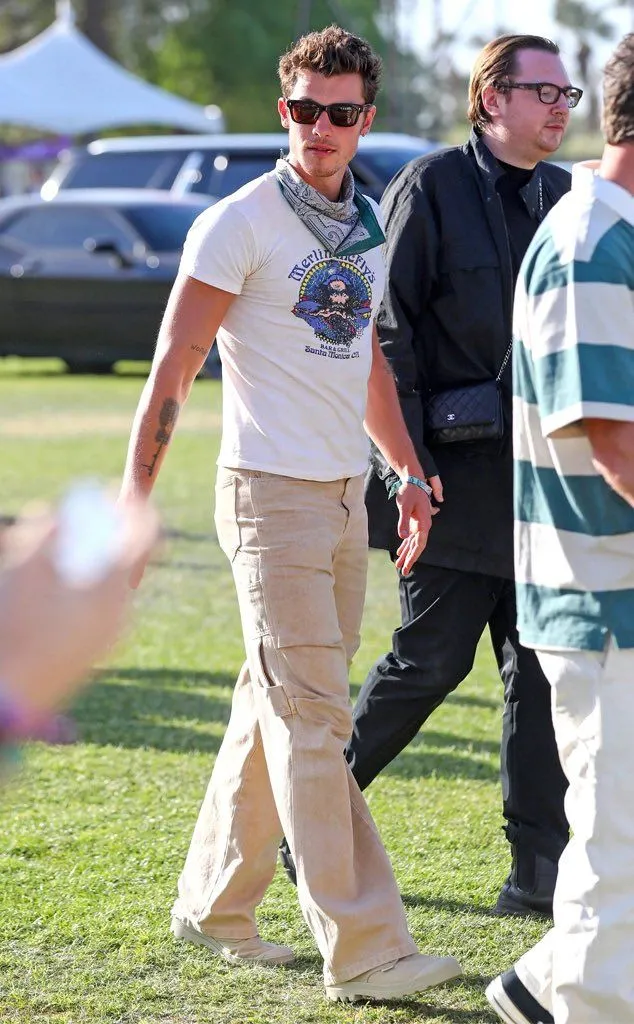 image_68ccb3967e453 Fans Love Shawn Mendes’ Minimalist Fashion – But Critics Call It ‘High-End Laziness’