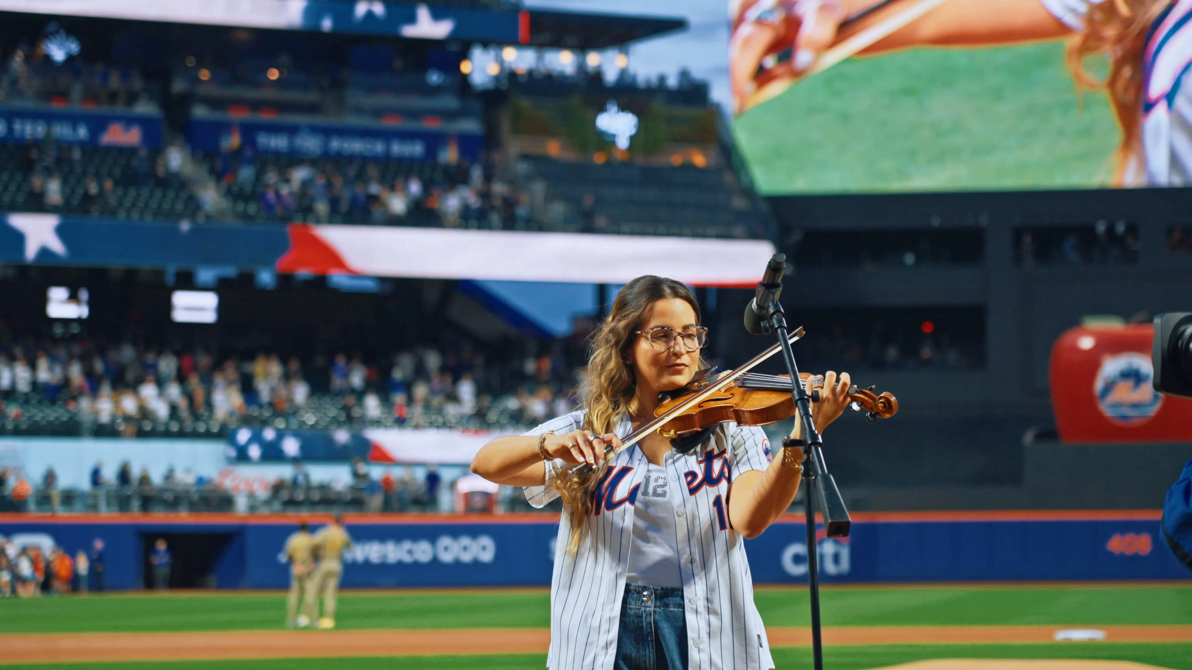 image_68ccbbd33f78a Francisco Lindor Crushes a Homer Moments After Wife Sings National Anthem — Crowd Goes Wild!