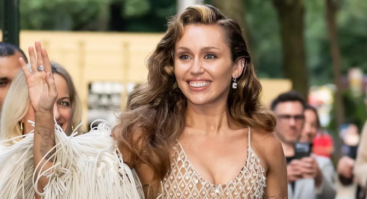 No Stage Needed: Miley Cyrus Connects with Fans Right on the Street