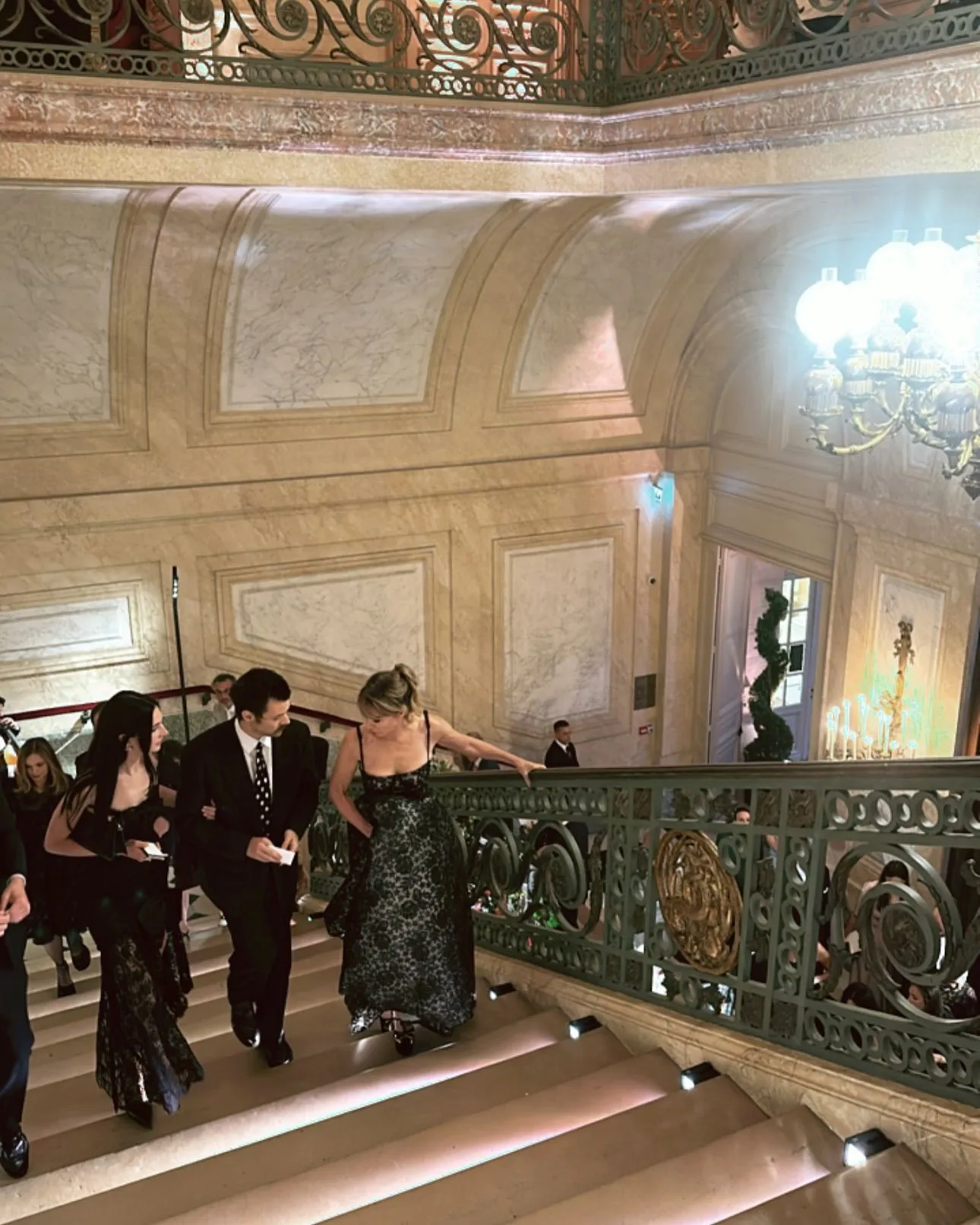 image_68ccde5de62fc Viral Wedding Photo Prompts Carole Radziwill to Confess: “I Didn’t Know That Was Harry Styles”