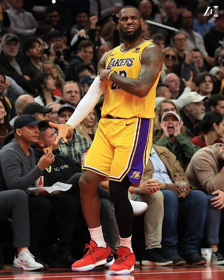 image_68ce0d1f42873 King James Praised as a Living NBA Icon — But the Internet Explodes After Claims He ‘Checked Out’ an Illegal Streaming Site!