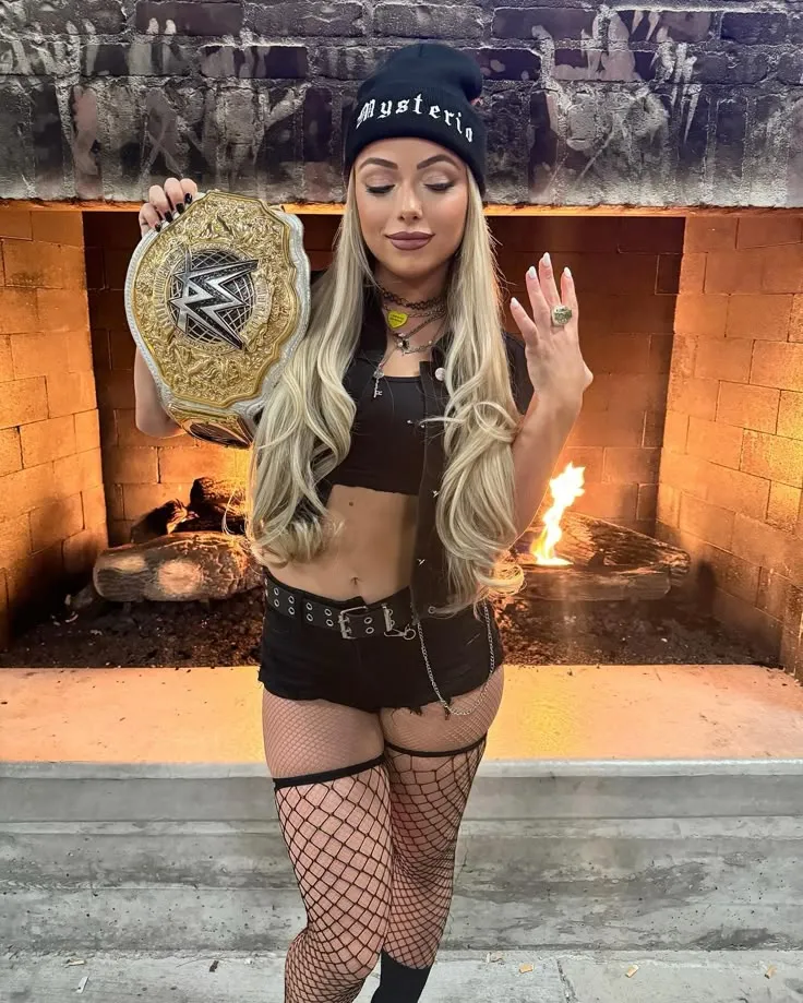 "Liv Morgan Signs a WWE Contract — But Her Long-Term Plan Could Shock Fans with How She Balances Wrestling and Personal Projects!"