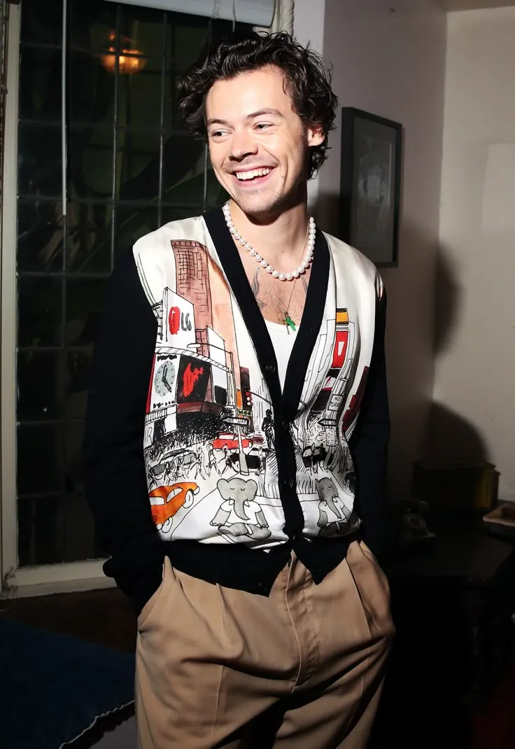 image_68ce34e467b99 Harry Styles Opens Up About Making His Relationship With Zoe Kravitz Public