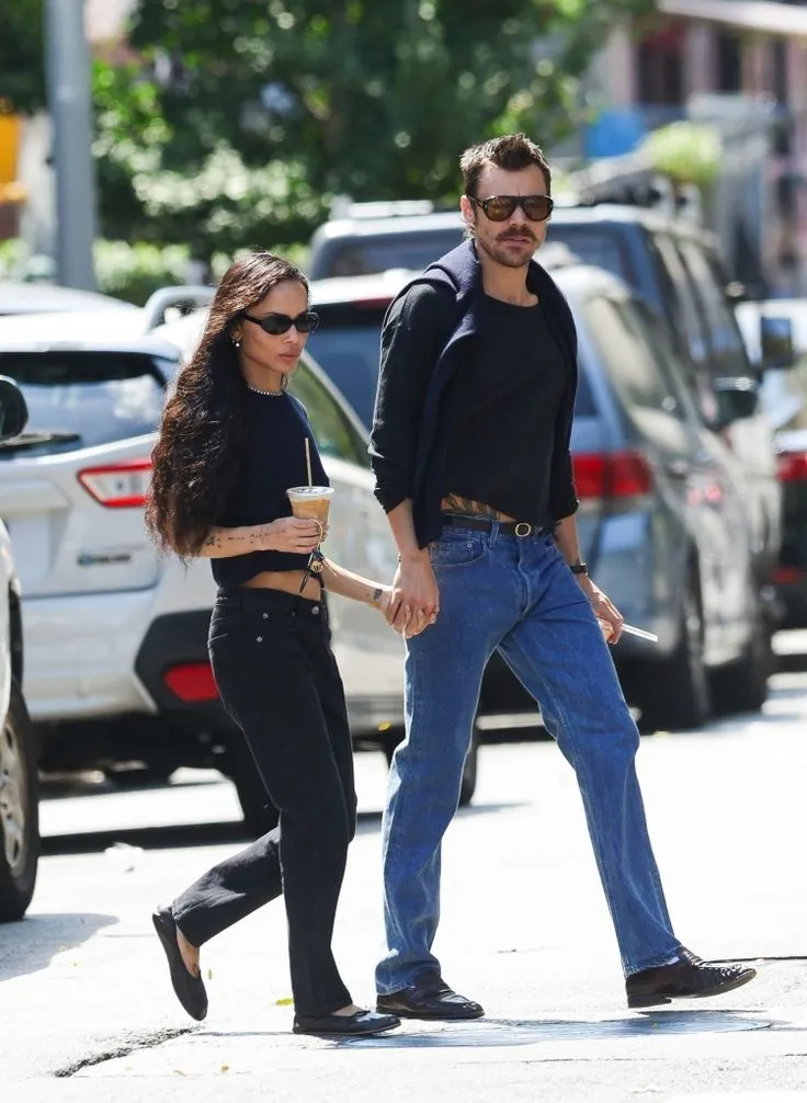 image_68ce34e4a2aed Harry Styles Opens Up About Making His Relationship With Zoe Kravitz Public