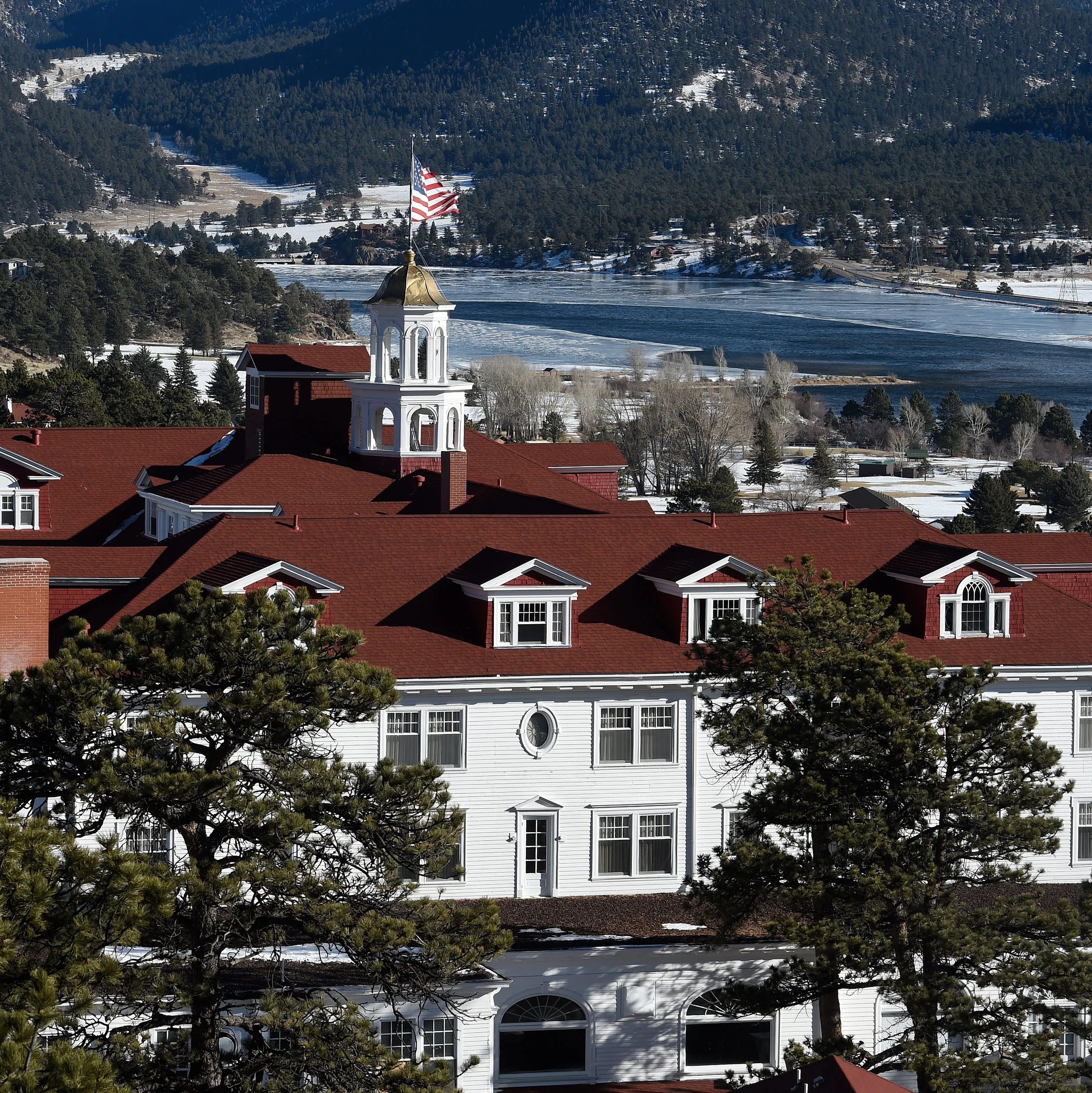 image_68ce3c11dc3ee 13 Hotels Around the World Notorious for Their Hauntings