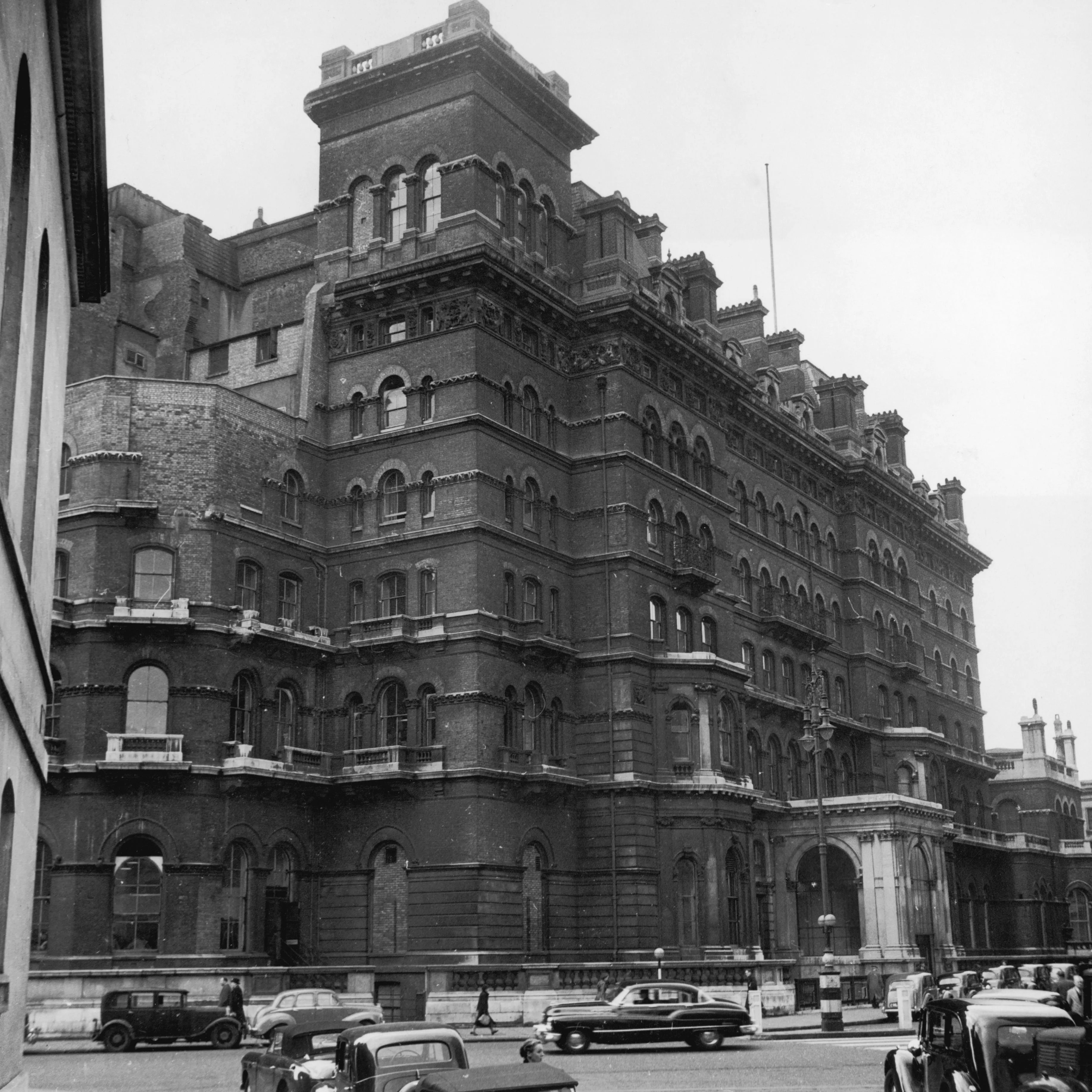image_68ce3c1866737 13 Hotels Around the World Notorious for Their Hauntings