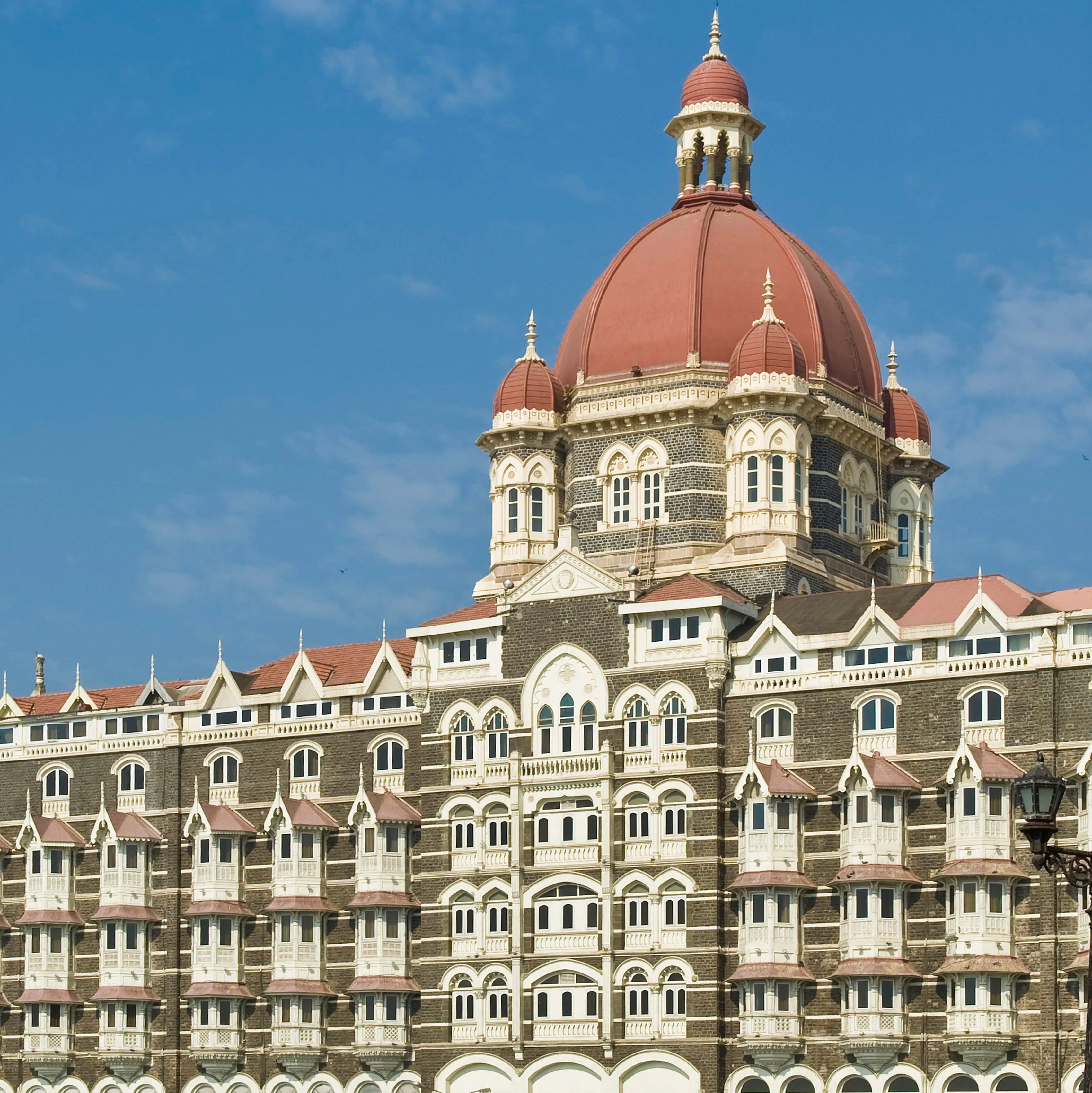 image_68ce3c1b76105 13 Hotels Around the World Notorious for Their Hauntings