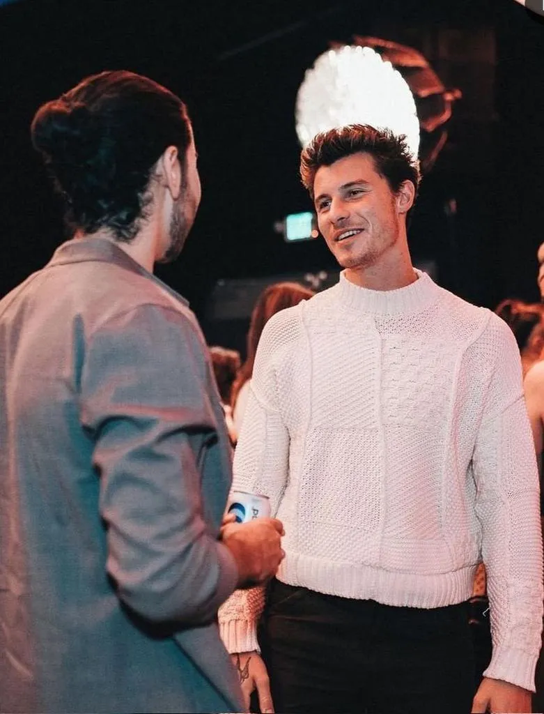 image_68ced8520e868 10 Years Ago Shawn Mendes Did a Fan’s Makeup — Now It’s Sparking Secret Romance Rumors