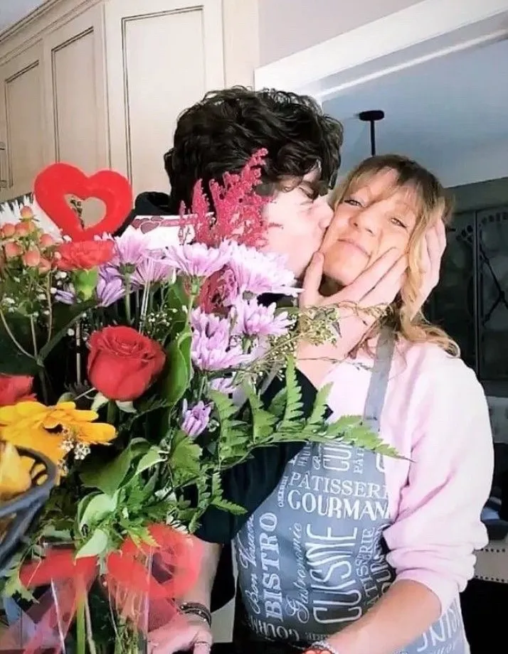 image_68cfa97925022 Shawn Mendes Reveals the Untold Family Struggles — The Quiet Sacrifices His Parents Made Behind the Spotlight