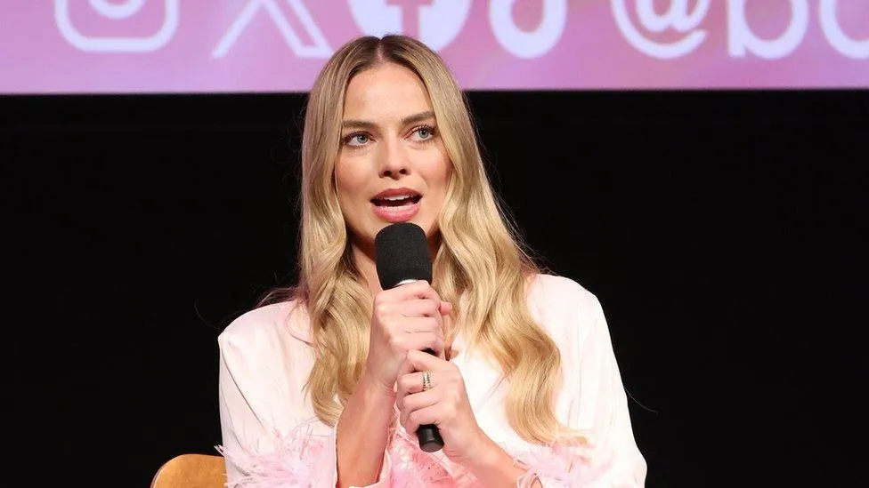 image_68d0cddcc517e Fans Shocked as Margot Robbie Returns to the Tropes Barbie Tried to Destroy