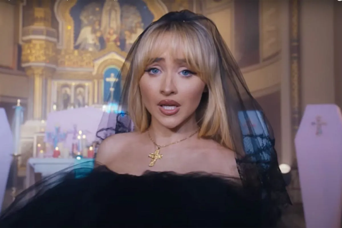 image_68d0e22cb4868 “Pray for Me”: Sabrina Carpenter Reacts to SNL Double Duty Announcement