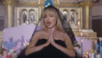 “Pray for Me”: Sabrina Carpenter Reacts to SNL Double Duty Announcement