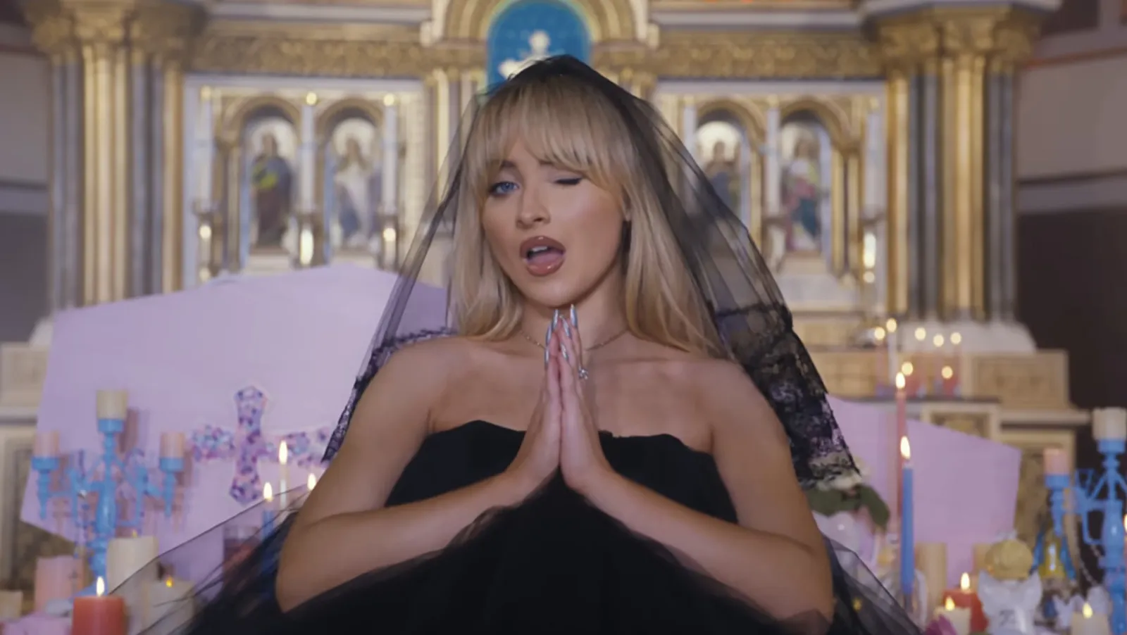 “Pray for Me”: Sabrina Carpenter Reacts to SNL Double Duty Announcement