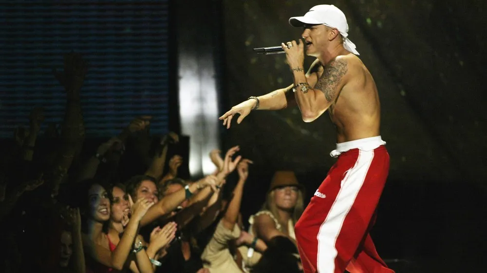 image_68d0ed98d8a16 From Trailer Parks to Madison Square Garden – Eminem Once Took Brutal Beatings That Left Him in a Coma for a Week!