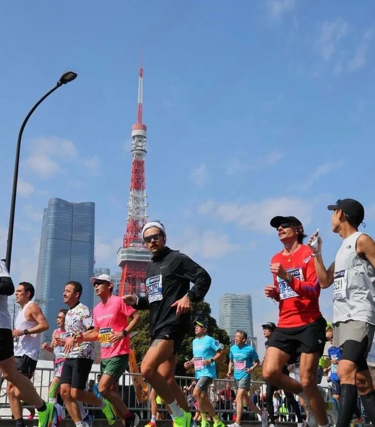 image_68d23ff9df215 Harry Styles Stuns Fans With His Berlin Marathon Run — Here’s What to Know