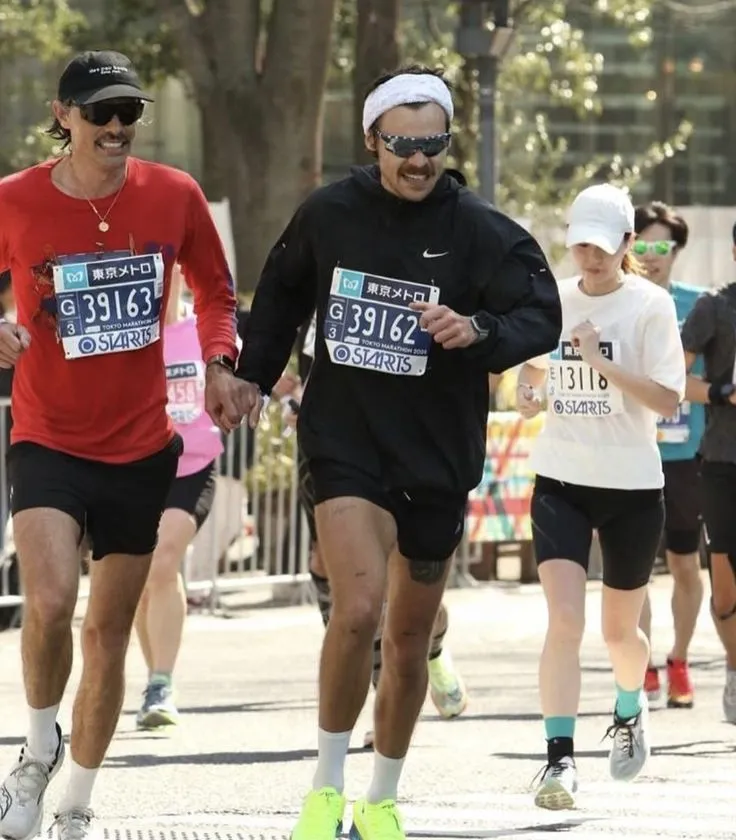 image_68d23ffa7bec7 Harry Styles Stuns Fans With His Berlin Marathon Run — Here’s What to Know