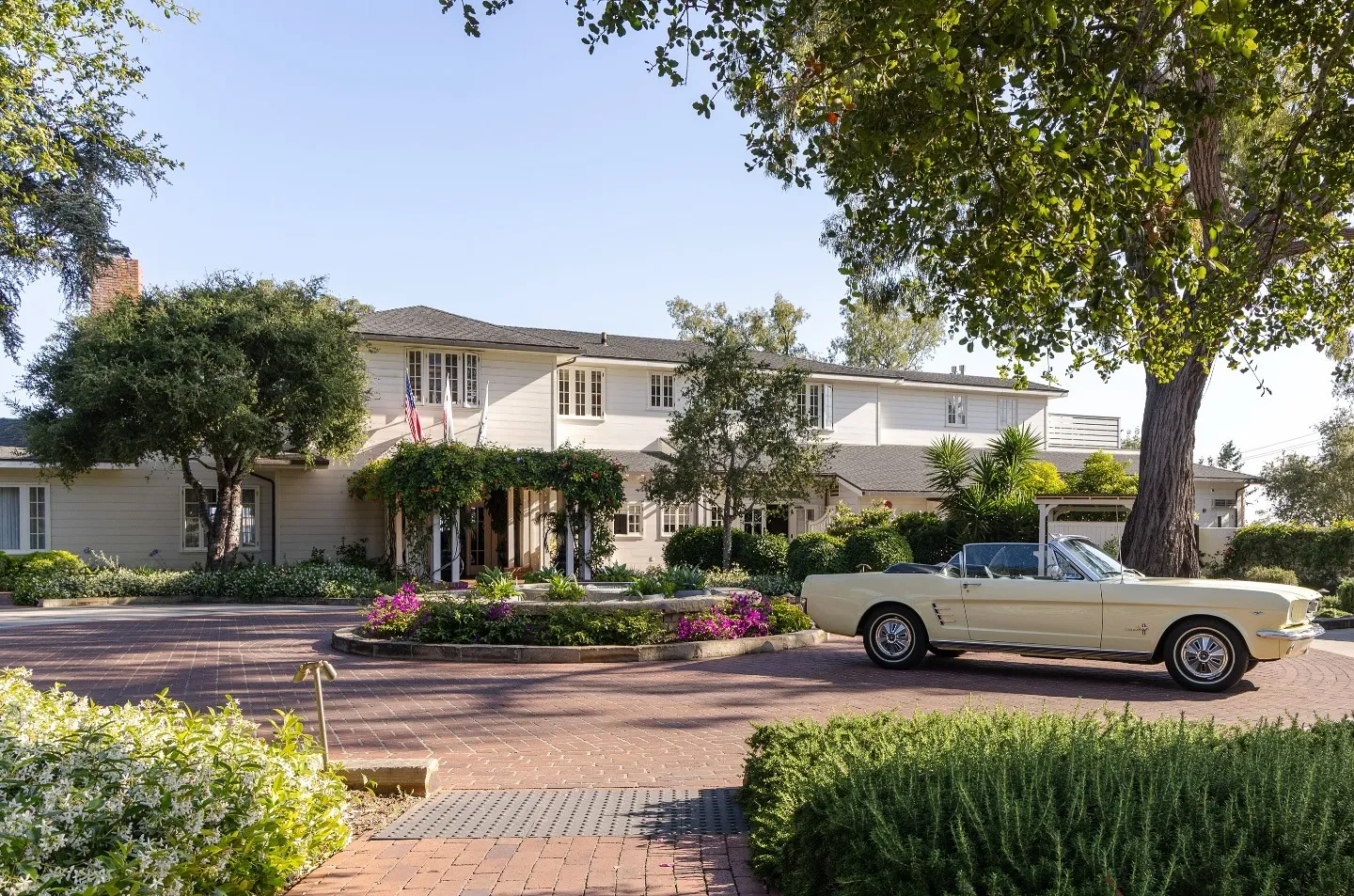 image_68d36ac9d23c8 Where Will Selena Gomez’s Wedding Guests Stay? Inside the Rumored Luxury Location