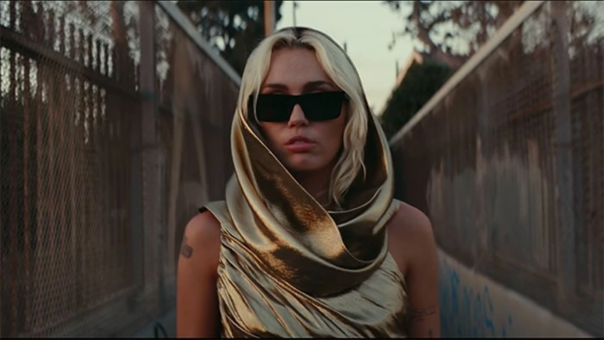 Inside Miley Cyrus’ Return Home: A Massive Farmhouse and Endless Acres