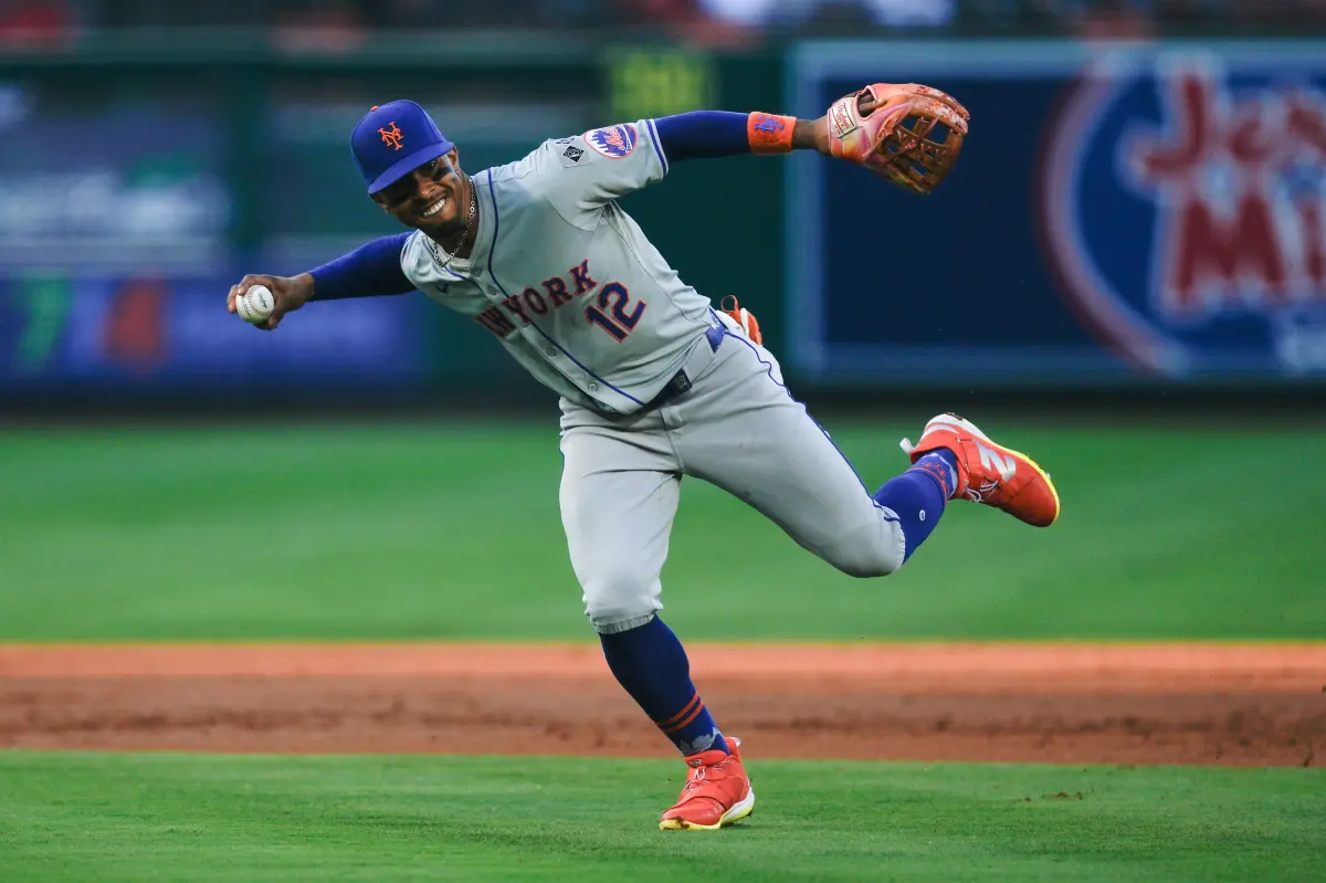 Lindor Honors Roberto Clemente Day by Revealing a Glove Design Full of Special Details