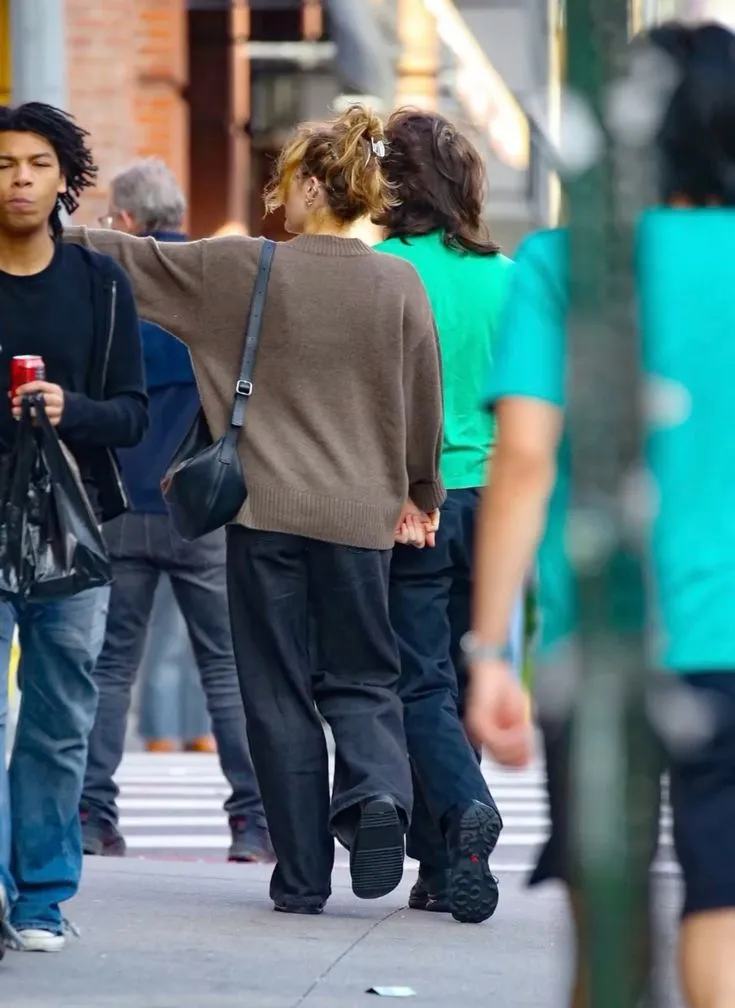 image_68d749f6e39ad Miley Cyrus Spotted Sharing Happy Shopping Moments with Boyfriend