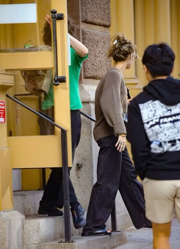 image_68d749f743c8e Miley Cyrus Spotted Sharing Happy Shopping Moments with Boyfriend
