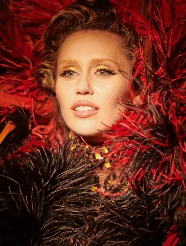 image_68d74ca5c8913 Miley Cyrus’ Latest Photos Leave Fans Amazed, But the Red Dress Leaves the Strongest Impression