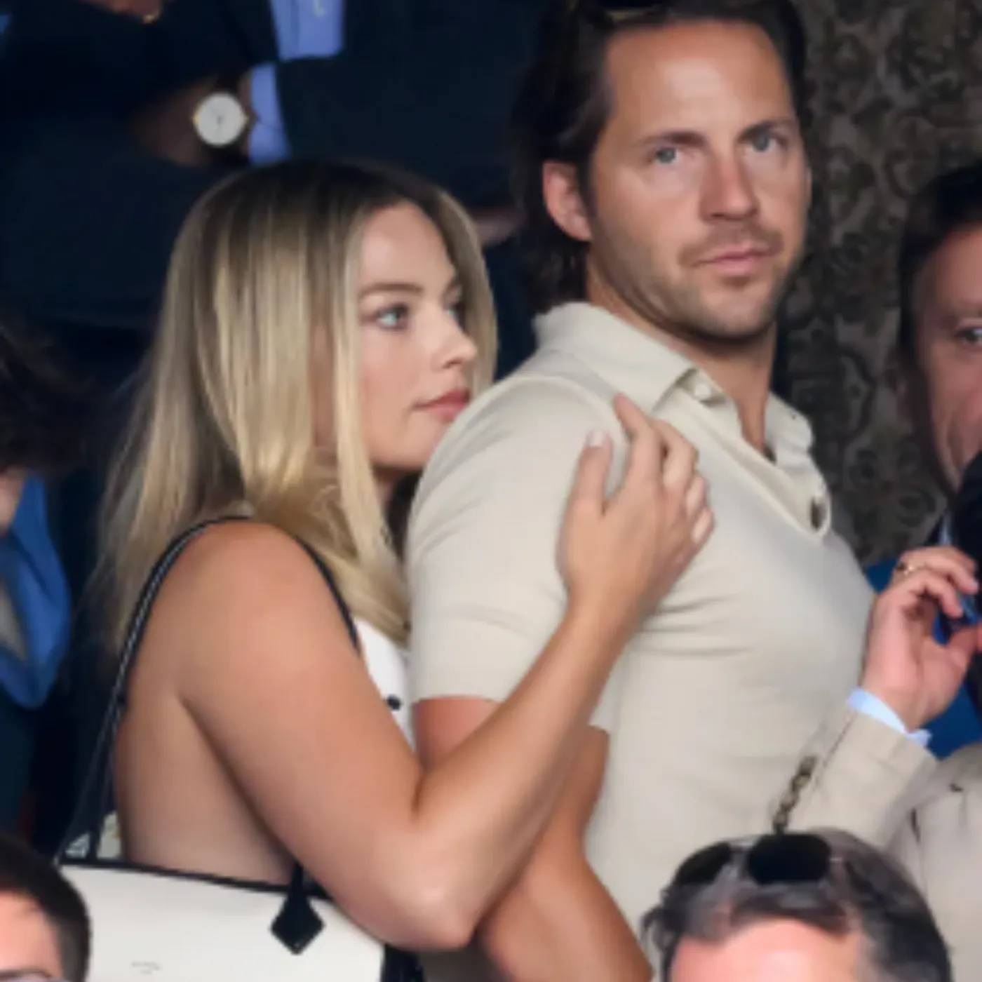 image_68d949cc34a79 Margot Robbie’s Picture-Perfect Marriage Hiding a Dramatic Secret…