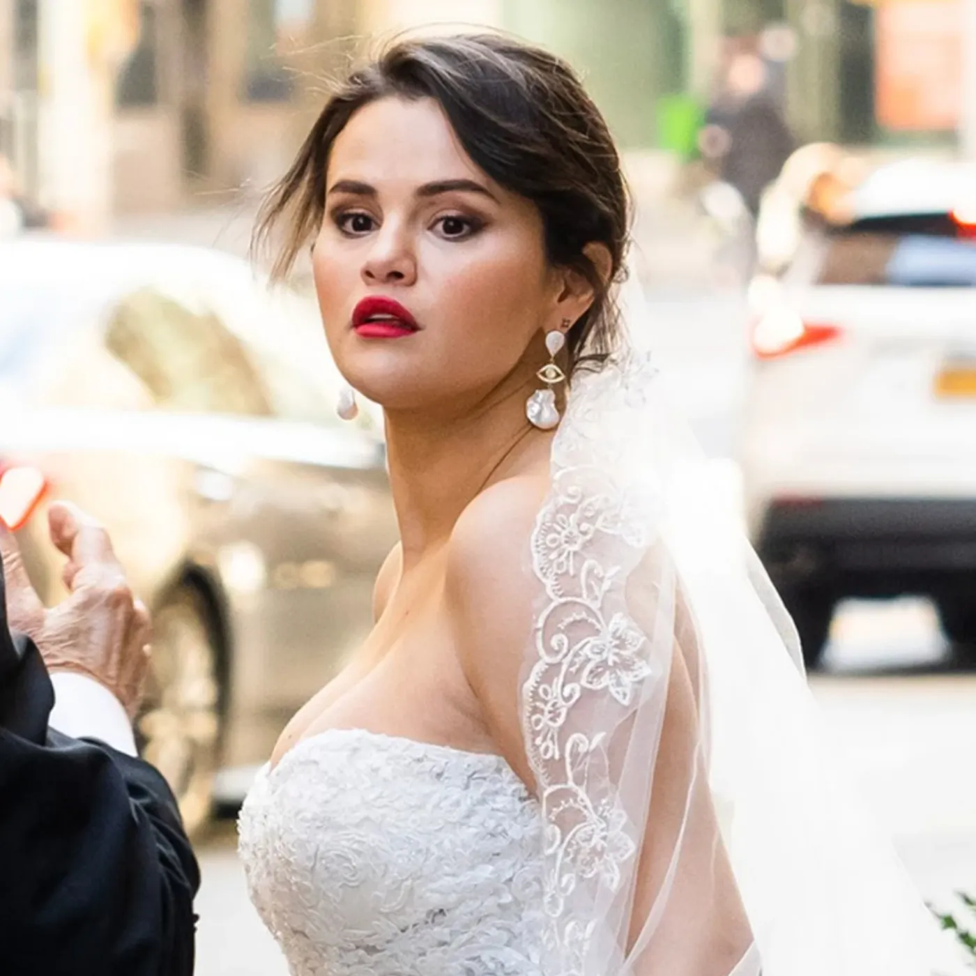 Who Walked Selena Gomez Down the Aisle? Her Mom’s Answer Has Fans Whispering About Family Drama 25 Who Walked Selena Gomez Down the Aisle? Her Mom’s Answer Has Fans Whispering About Family Drama