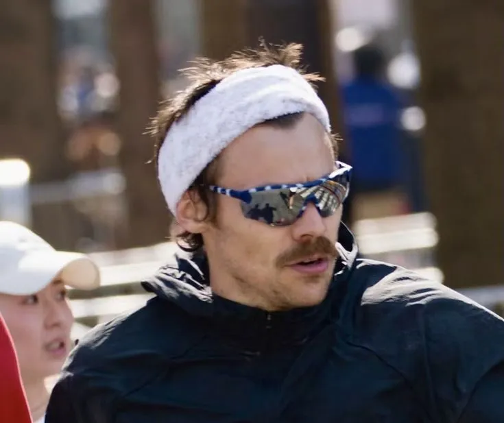 image_68da08fb2aa0c Harry Styles’ Marathon Bombshell: Pop Star Breaks Sub-3 Barrier