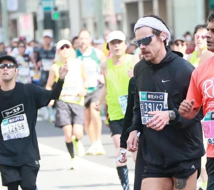 Harry Styles’ Marathon Bombshell: Pop Star Breaks Sub-3 Barrier 28 Harry Styles’ Marathon Bombshell: Pop Star Breaks Sub-3 Barrier