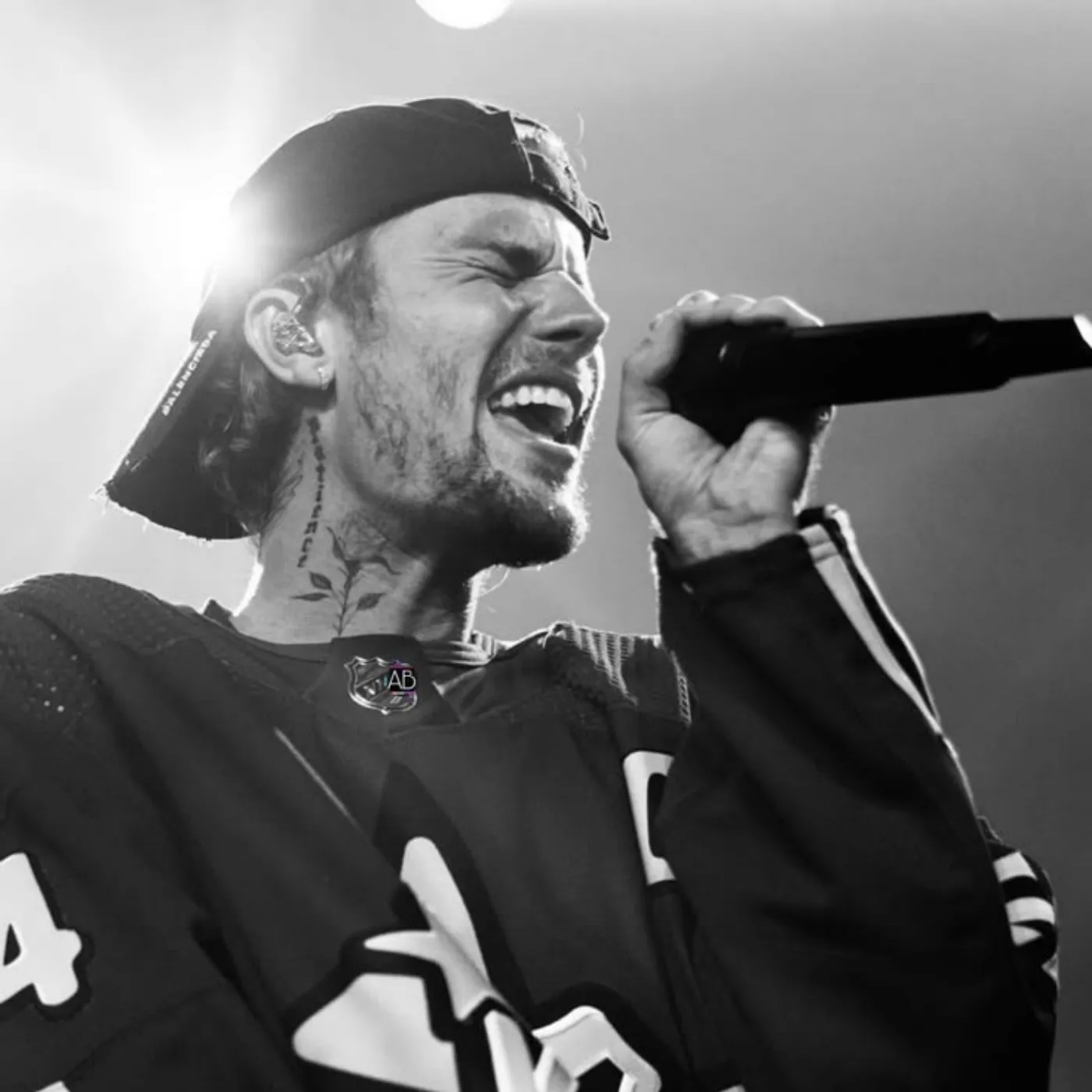 Justin Bieber Stepped Into the Spotlight — But It Was Who Walked Beside Him That Broke the Internet 19 Justin Bieber Stepped Into the Spotlight — But It Was Who Walked Beside Him That Broke the Internet