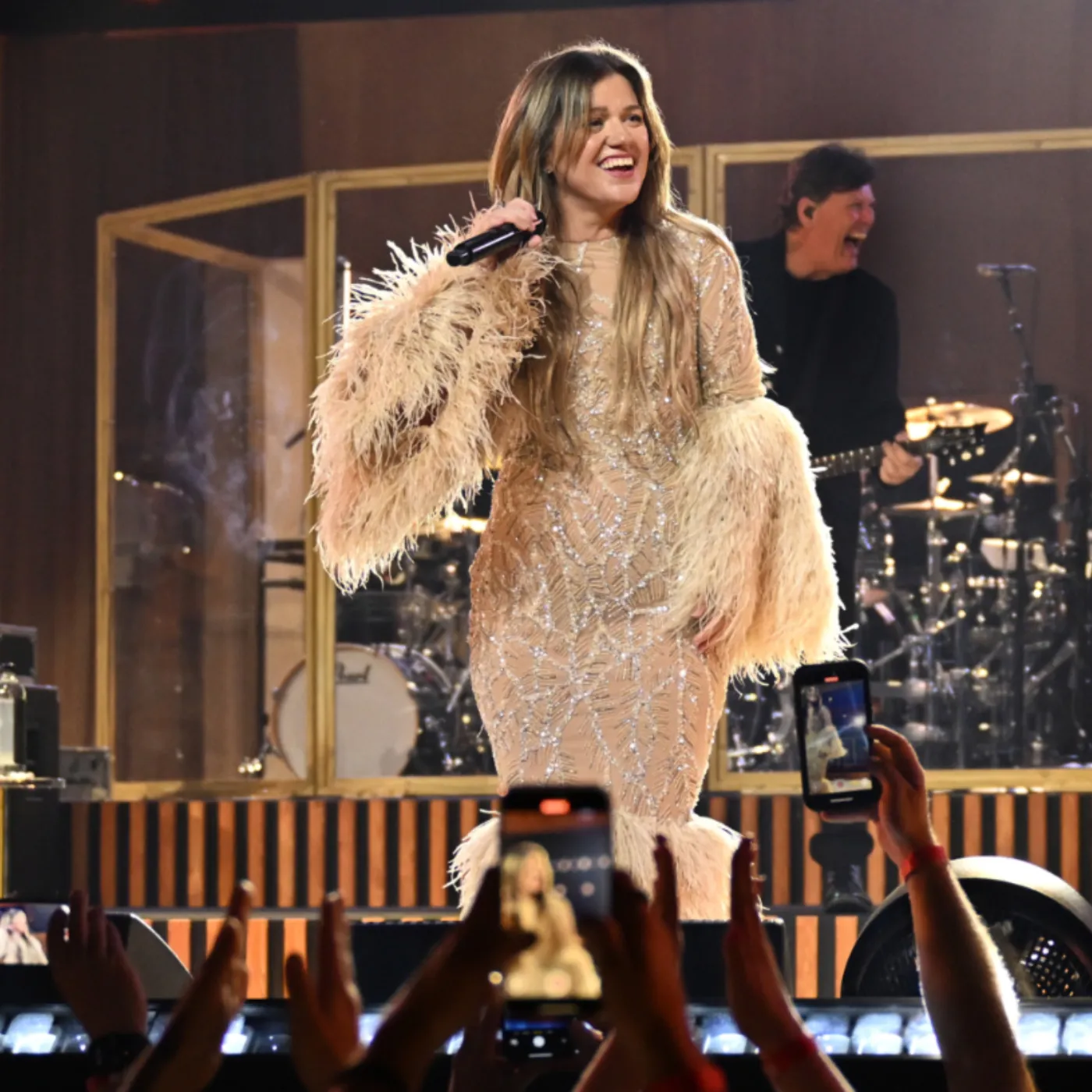 image_68db84ccb8ab0 Sabrina Carpenter’s Lyrics Stayed the Same — But Kelly Clarkson’s Country Spin Changed Everything
