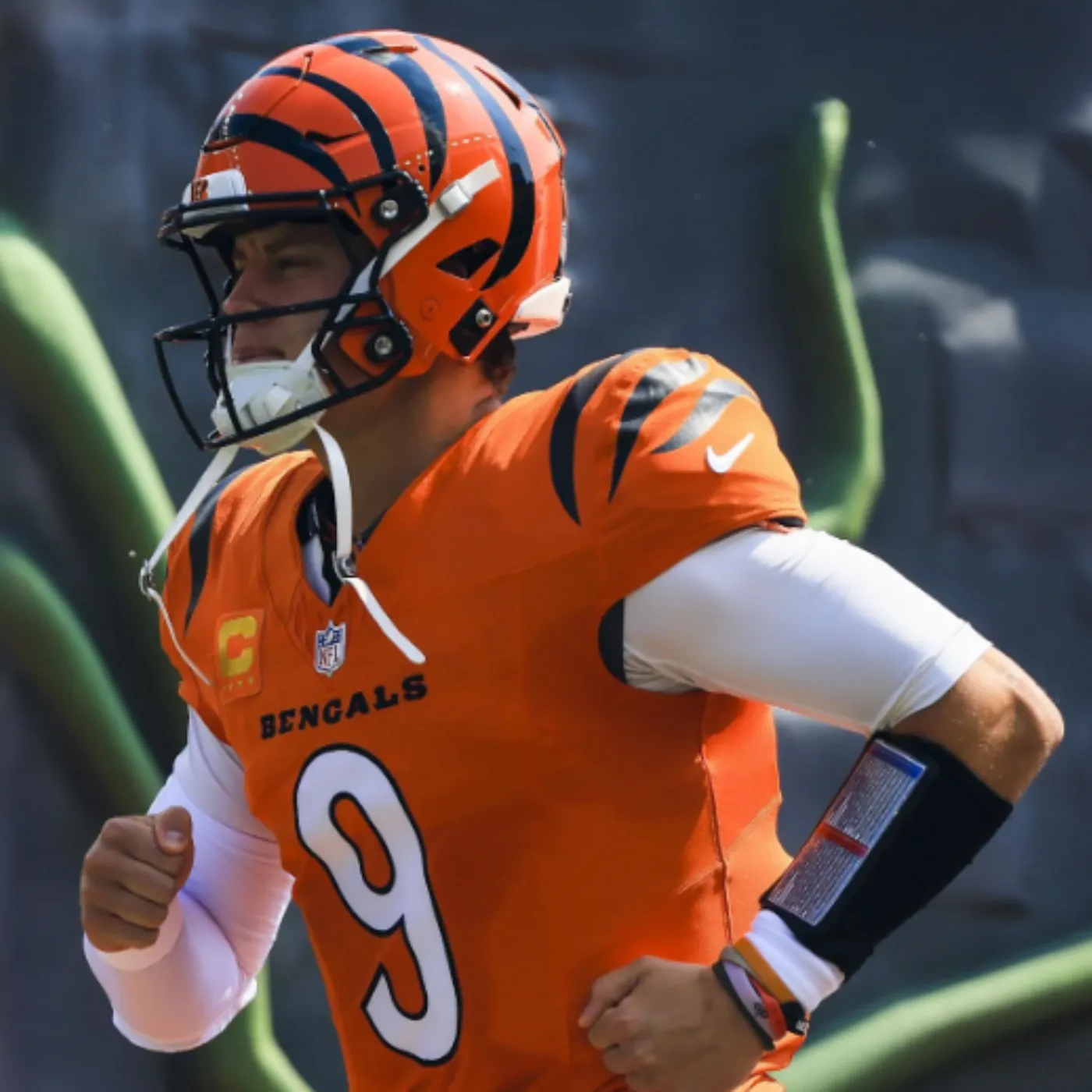 image_68dba27ee351a Joe Burrow’s Sideline Status Didn’t Stop Him — And What He Did Instead Has Everyone Talking
