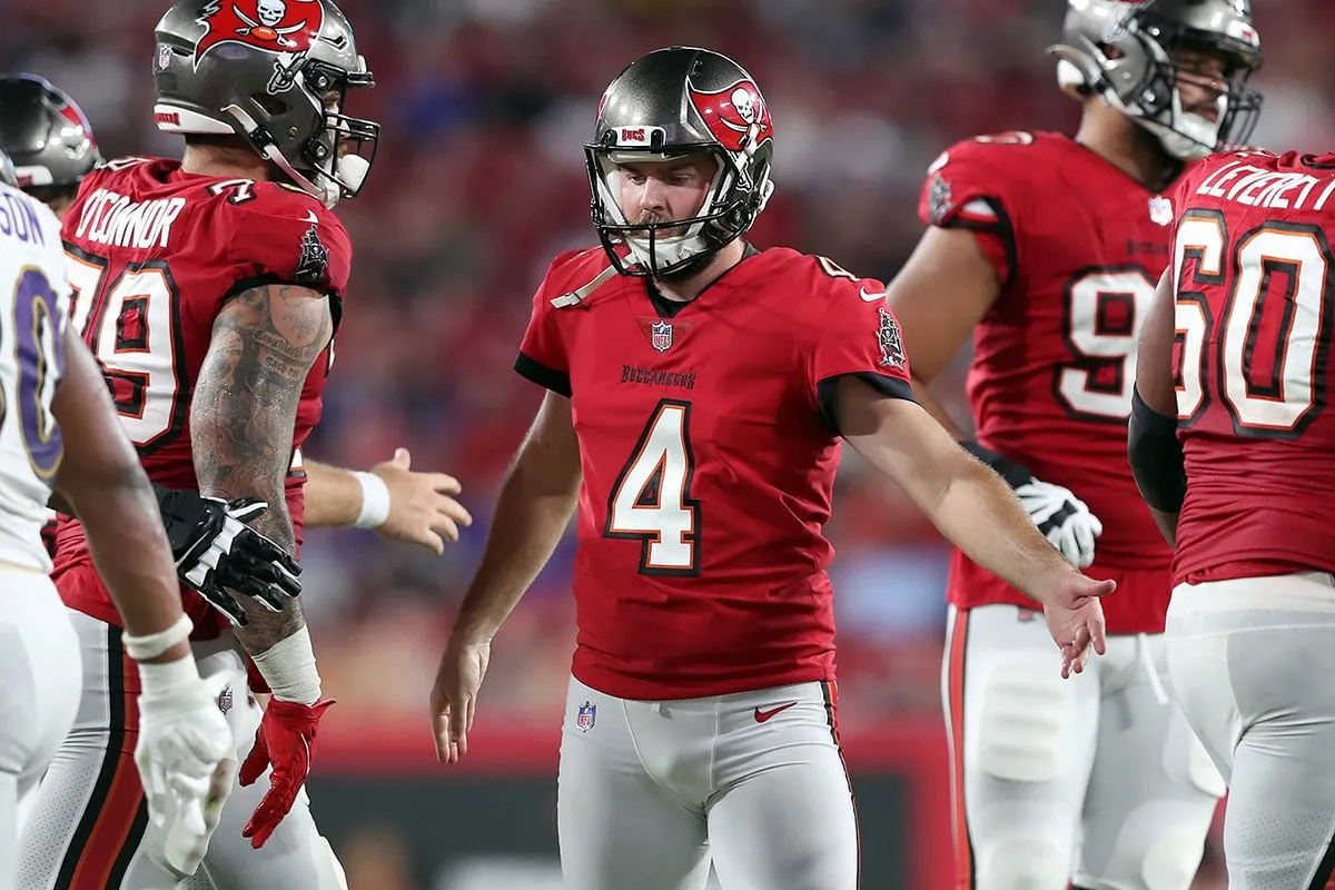 image_68dcccd31d8e1 History in the Making? McLaughlin’s 65-Yard Kick Shakes the NFL — Brady Frozen in Awe