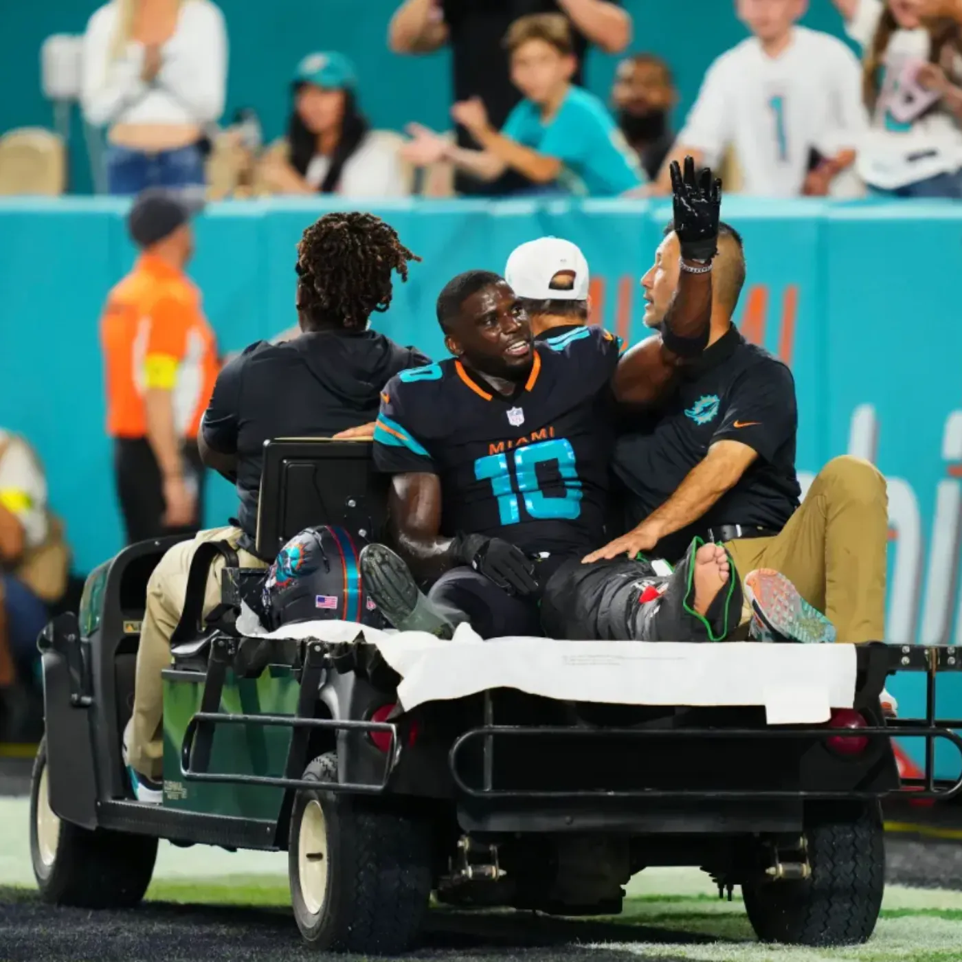 image_68dce26e88cb6 Patrick Mahomes Speaks Out After Hill’s Injury And One Subtle Detail Has Fans Asking Bigger Questions