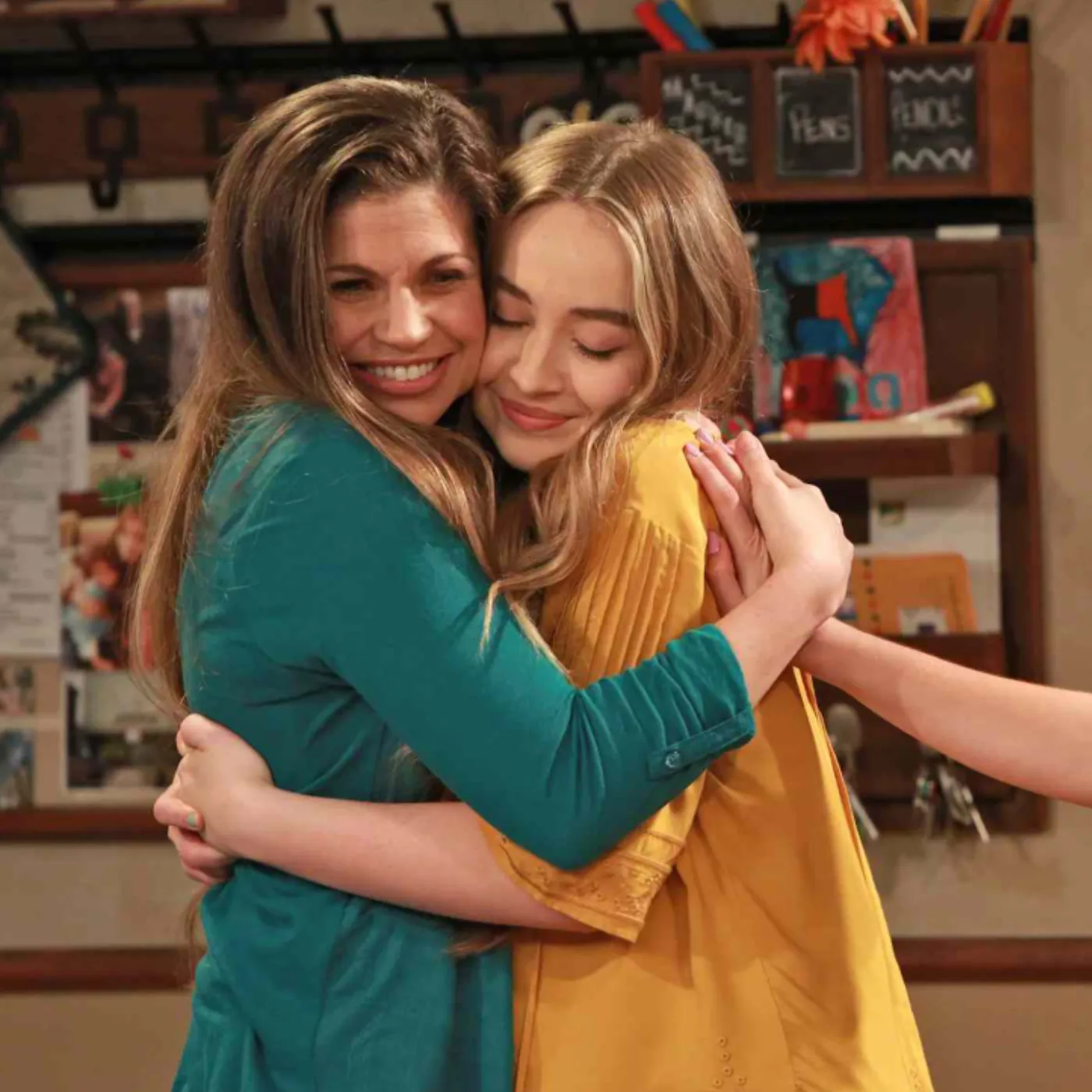 image_68dcf10f47cdb Sabrina Carpenter Creates a Subtle Surprise with An Unexpected Message