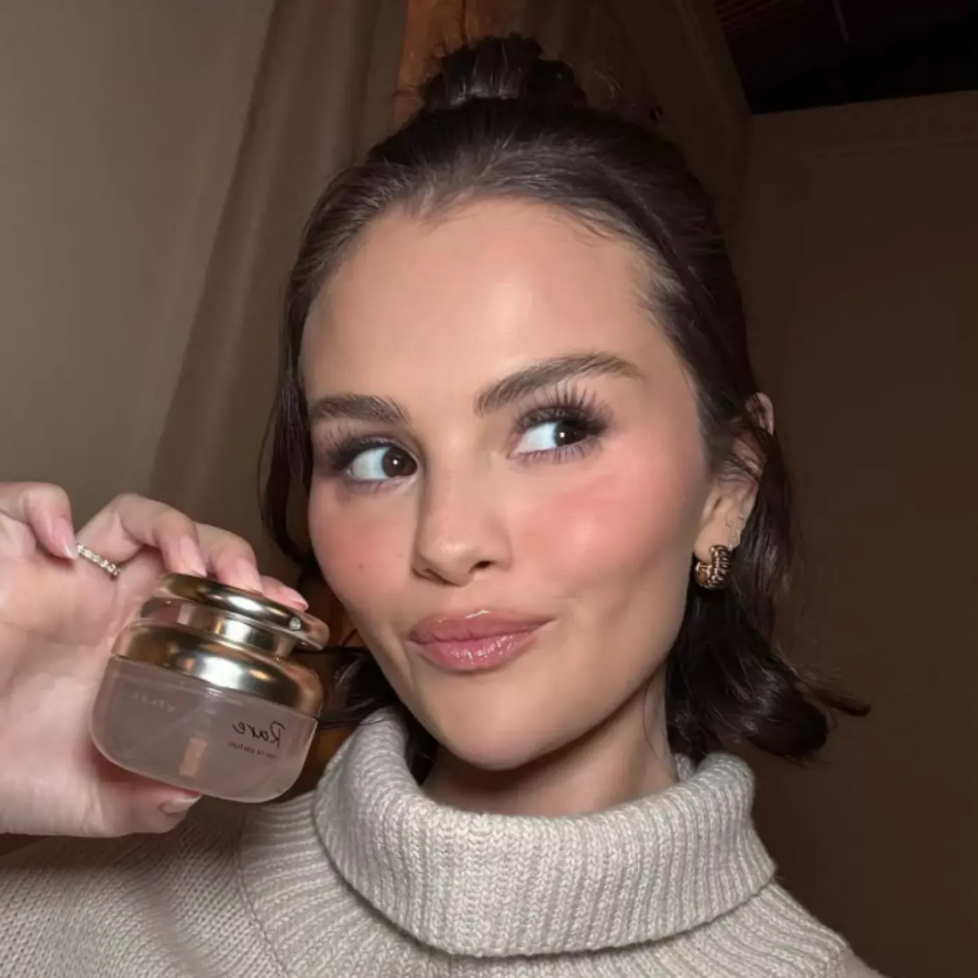 image_68dcf54dc251c The New Fragrance from Rare Beauty Reflects Selena Gomez’s Next Chapter in Beauty Storytelling