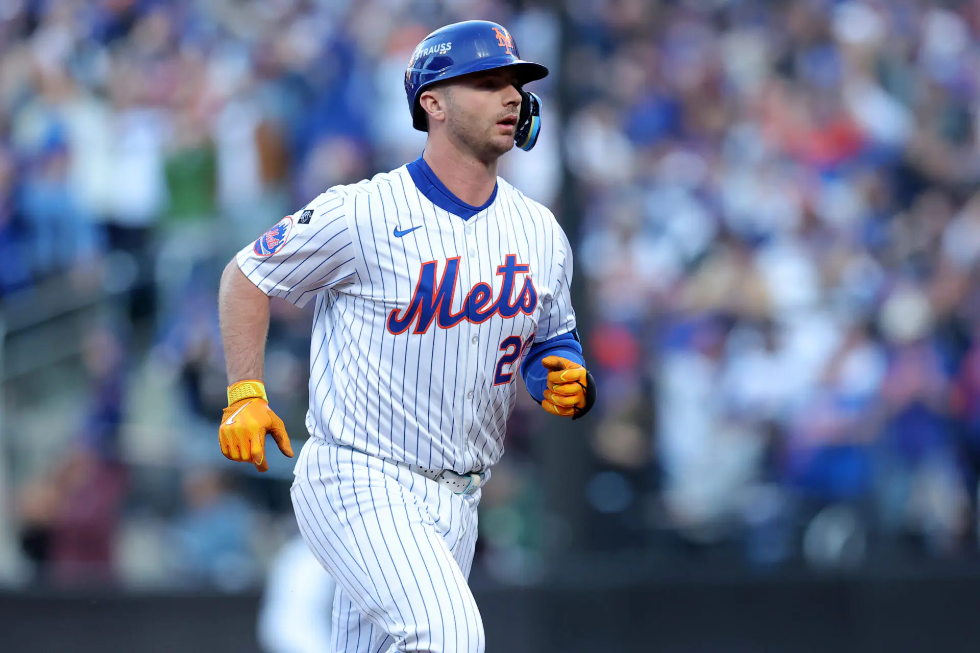 image_68ddded88a33a Big shock: Is Pete Alonso Really Willing To "Betray" The Mets To Wear A Yankees Shirt?
