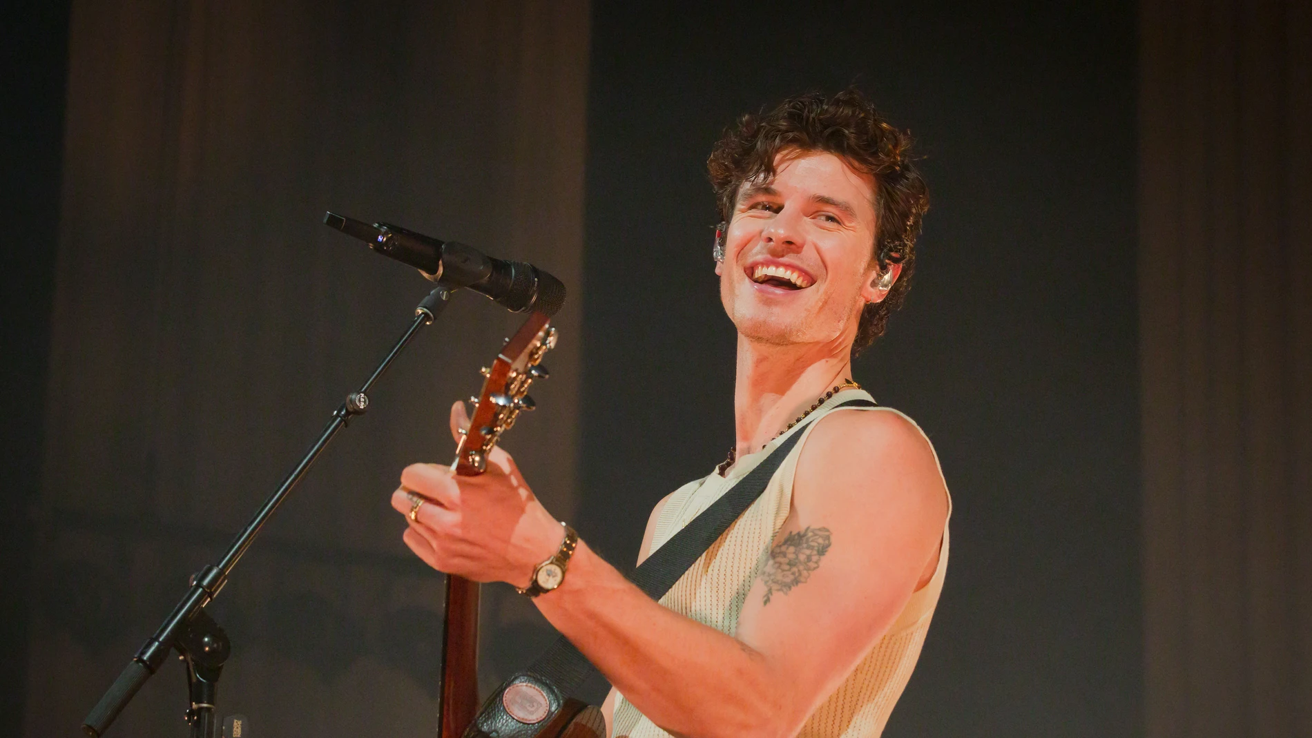 image_68de1a2d20734 Shawn Mendes Debuts an Unreleased Song on Tour—Fans Lose Their Minds