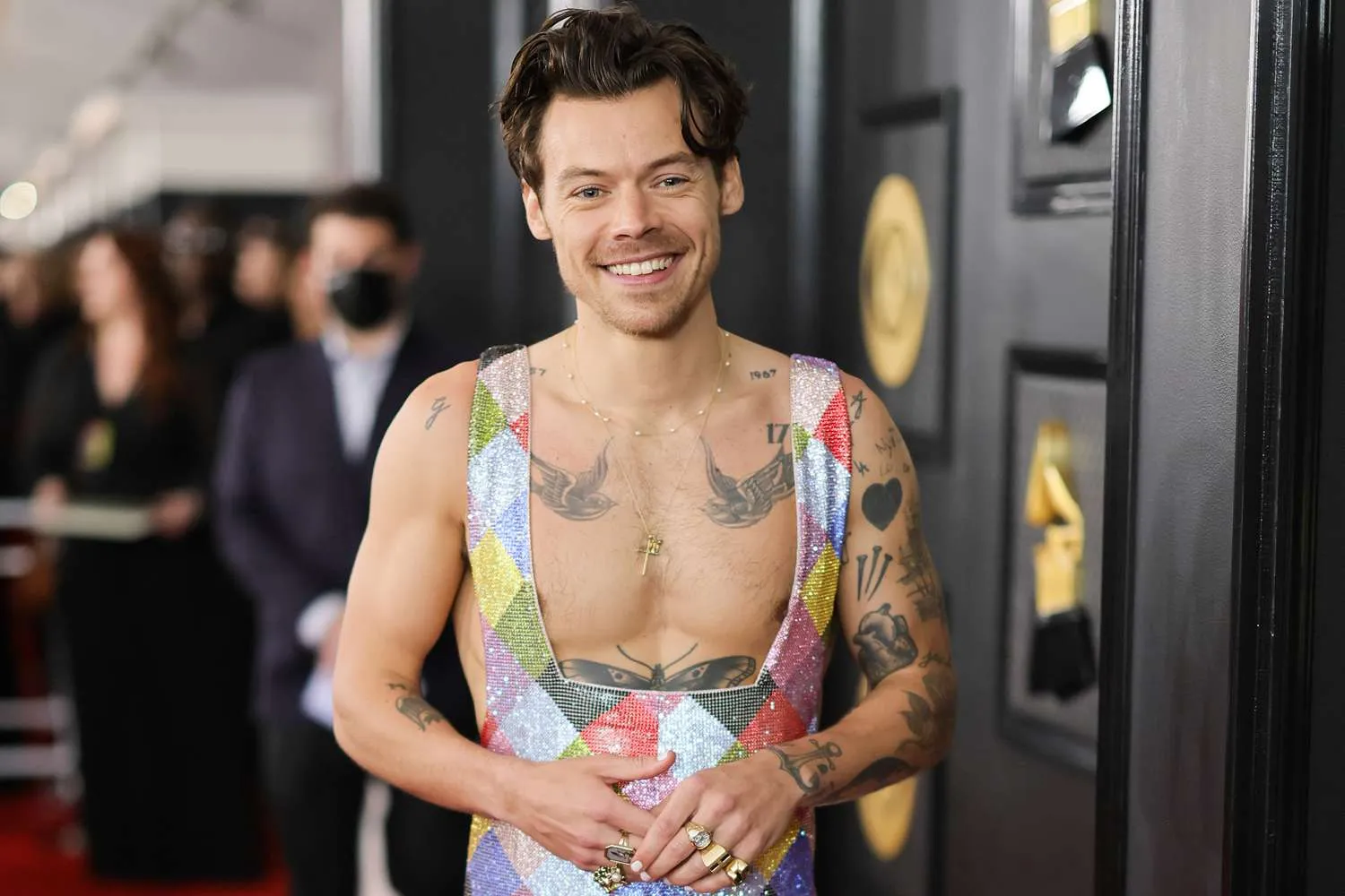 image_68de1f25e621d Chicago Goes Absolutely CRAZY as Harry Styles Drops His Pleasing Express Line