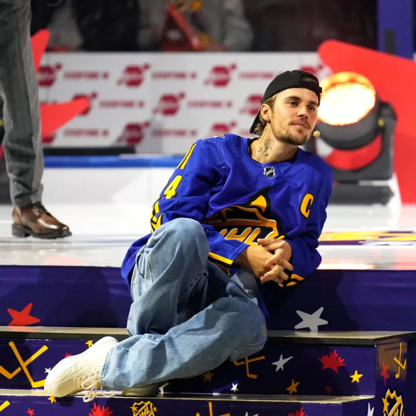 image_68df56c7e176a Fans in Scotland Are Baffled by Justin Bieber’s Surprise Stop at Dundee Airport — What Was He Doing There?