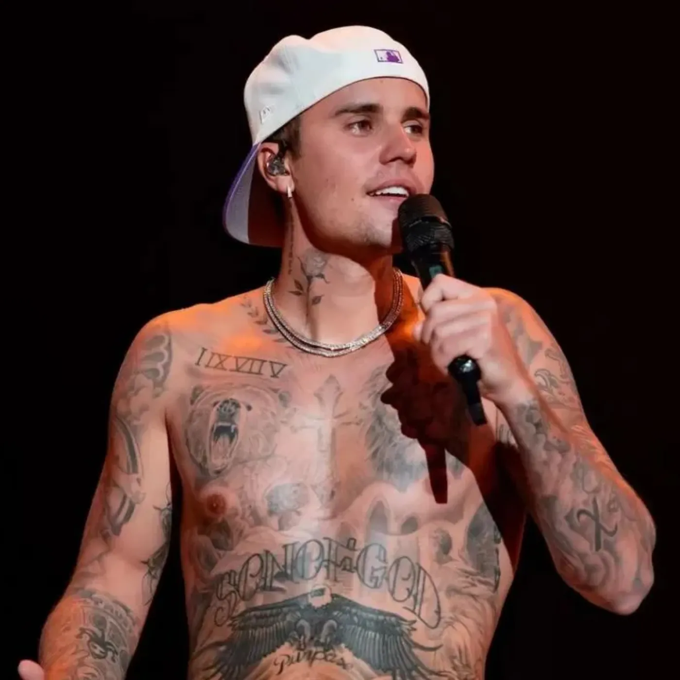 Fans in Scotland Are Baffled by Justin Bieber’s Surprise Stop at Dundee Airport — What Was He Doing There?