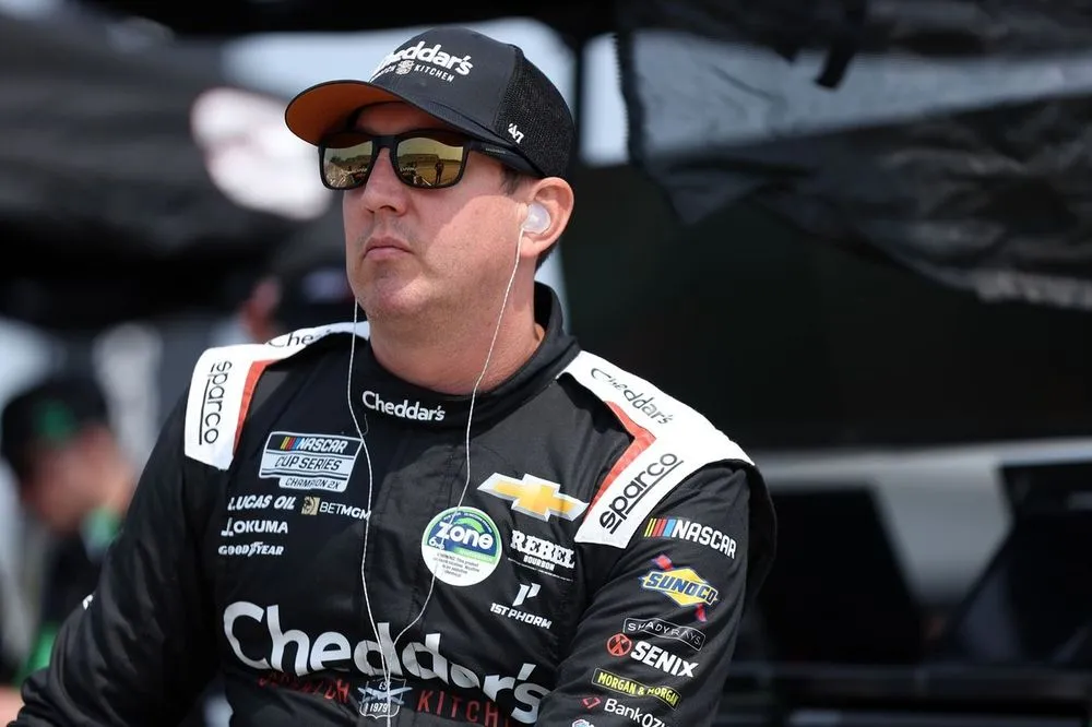 Kyle Busch NASCAR Day Ends In A Shocking First-Lap Crash. Fans Can’t Believe What Just Happened