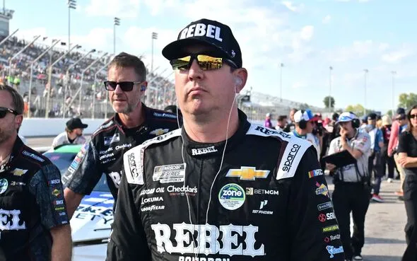 image_68e4ead877968 Chase Elliott's Message To Kyle Busch Changed Everything — Fans Can't Believe What He Said