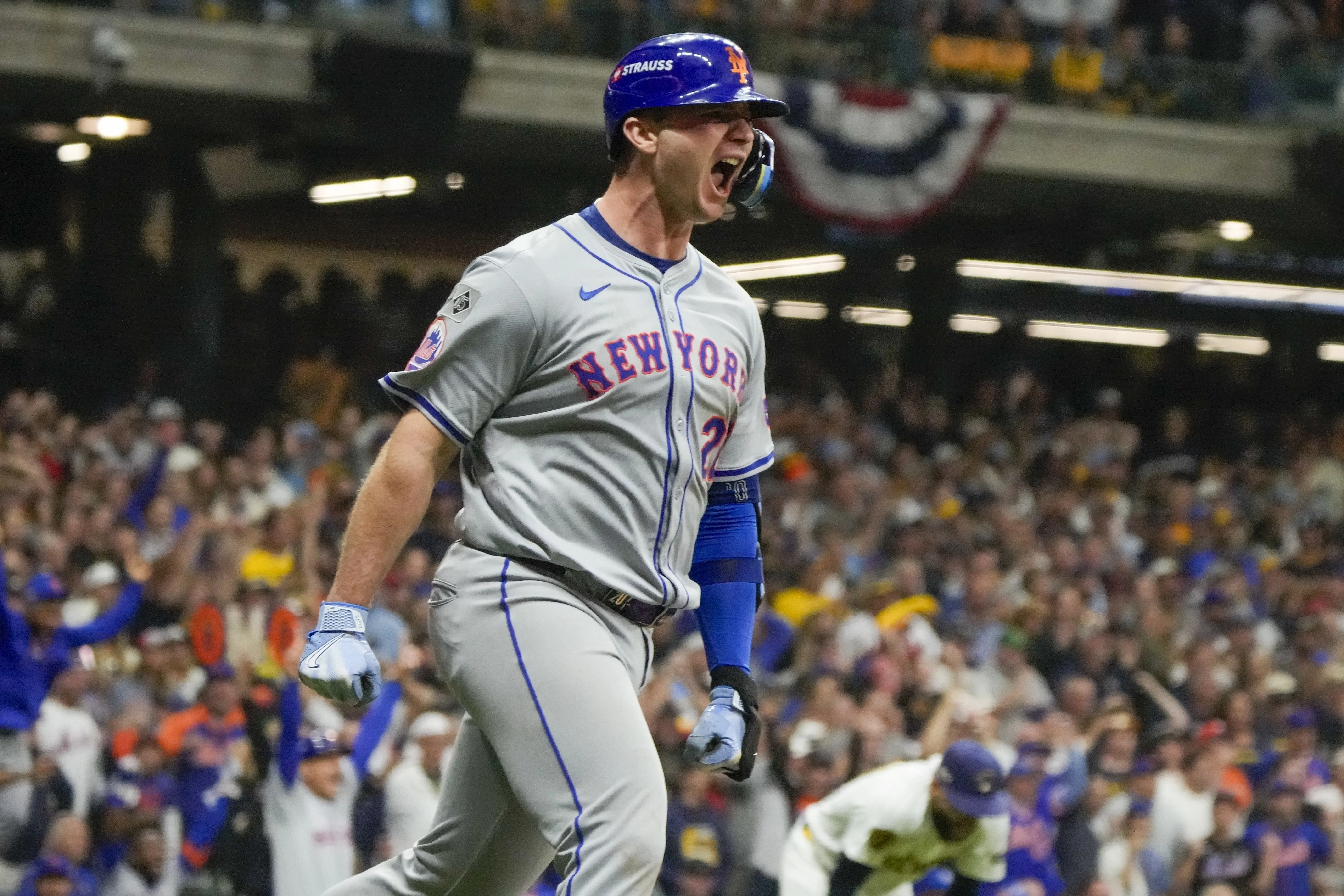 image_68e7de11ee538 “STAY OR GO?” – Pete Alonso Shocks Everyone With His Shocking Decision About His Future With The Mets!